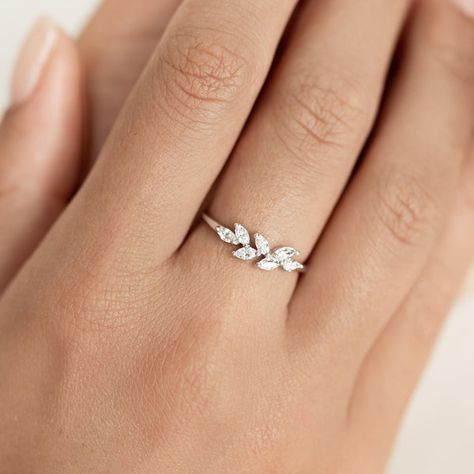 Dainty Silver Wedding Ring, Dainty Silver Ring, Silver Leaf Ring, Sapphire Rings, Big Rings, Detailed Ring, Silver Wedding Rings, Leaf Ring, Cubic Zirconia Rings