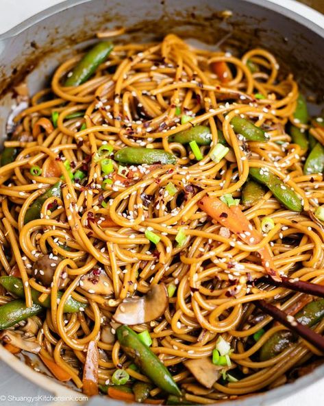 Liquid Aminos Recipes, Lomein Recipes, Sliced Vegetables, Lo Mein Recipe, Lo Mein Noodles, Lo Mein Recipes, Liquid Aminos, Noodle Recipe, Coconut Aminos