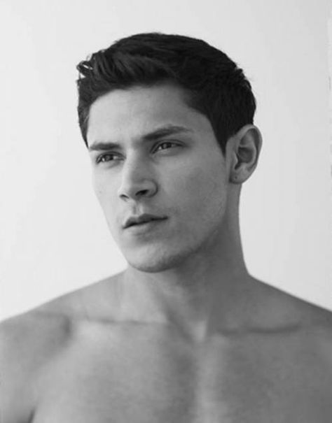 alex meraz. So gorgeous Twilight Wolf Pack, Twilight Story, Alex Meraz, Paul Lahote, Twilight Wolf, Charlie Swan, Twilight Cast, Andi Mack, Twilight Dr