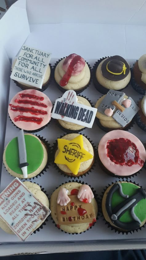 Twd Food Ideas, Twd Cake Ideas, Twd Birthday Party, Twd Themed Party, Twd Nails, The Walking Dead Birthday Party, Walking Dead Halloween Decorations, Twd Birthday, Walking Dead Birthday Cake