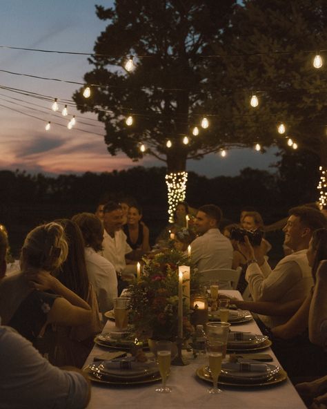 Rehearsal dinner on the farm 🥹 Rehearsal Dinner Cookout, Rehearsal Dinner Backyard, Simple Rehearsal Dinner Ideas, Western Chic Rehearsal Dinner, Rehearsal Dinner Food Ideas, Casual Rehearsal Dinner Ideas, Backyard Rehearsal Dinner Ideas, Rehearsal Dinner Ideas Decorations, Western Rehearsal Dinner