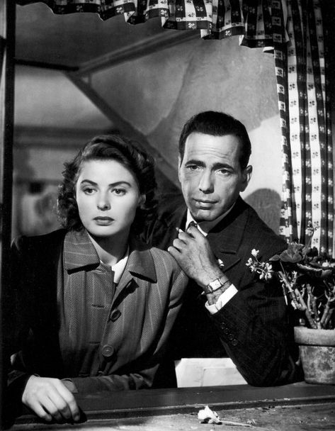 Ingrid Bergman and Humphrey Bogart in Casablanca (1942) Humphrey Bogart Casablanca, Casablanca Movie, Casablanca 1942, Valentines Movies, Bogie And Bacall, Golden Hollywood, Bogart And Bacall, Damien Chazelle, Noir Movie