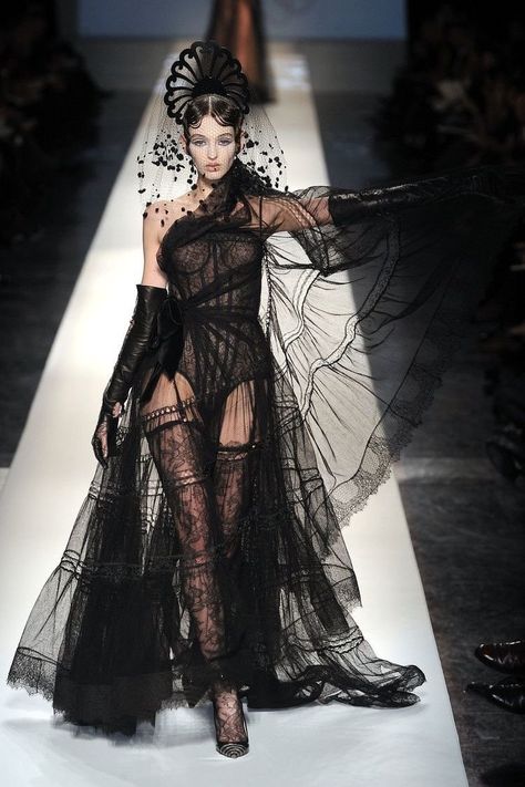 Aesthetic Sharer ZHR on Twitter: "black  Jean Paul Gaultier Couture Spring 2009… " Runway Fashion Dresses, Jean Paul Gaultier Haute Couture, Punk Girls, Raver Girl, Paul Gaultier Spring, Ellie Saab, Elie Saab Couture, Runway Fashion Couture, Dress Couture