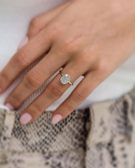 EAST WEST // GEM COMPANY on Instagram: “We got asked so many times if an invisible halo could be put on our Luna Bezel and the answer is yes - kind of! We call it a “scarf” as it…” Cushion Cut Engagement Ring Rose Gold, Elongated Cushion Cut Engagement Ring, Bezel Set Wedding Ring, Gold Art Deco Ring, Yellow Gold Anniversary Rings, Wedding Ring Rose Gold, Rose Gold Art, Elongated Cushion Cut, Engagement Ring Moissanite