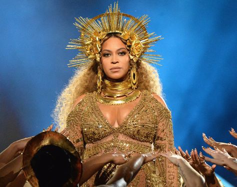 Beyoncé Posts For First Time In Weeks To Support LGBTQ Students | The Huffington Post Beyonce Memes, Wow Outfits, Beyonce Family, Grammys 2017, Album Covers Music, Icon People, Beyonce Lemonade, Coachella 2018, Bee Beyonce