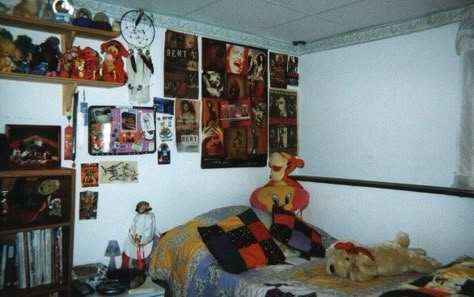 2000s Nostalgia Bedroom, Early 2000 Bedroom, Early 2000s Home Decor, Early 2000s Apartment, Early 2000s Bedroom Aesthetic, 2000s Bedroom Aesthetic Grunge, 2000s Older Brother Room, Emo Bedroom 2000s, Early 2000s Room Aesthetic