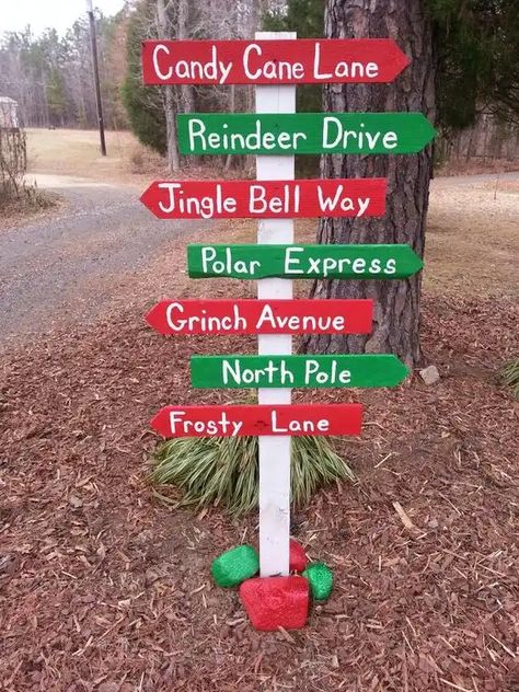 90+ Easy DIY Outdoor Christmas Decorations - HubPages Easy Diy Outdoor Christmas Decorations, Easy Outdoor Christmas Decorations, Diy Outdoor Christmas Decorations, Christmas Parade Floats, Giant Christmas Ornaments, Pallet Christmas Tree, Outdoor Christmas Tree, Christmas Yard Decorations, Christmas Decorations Diy Outdoor