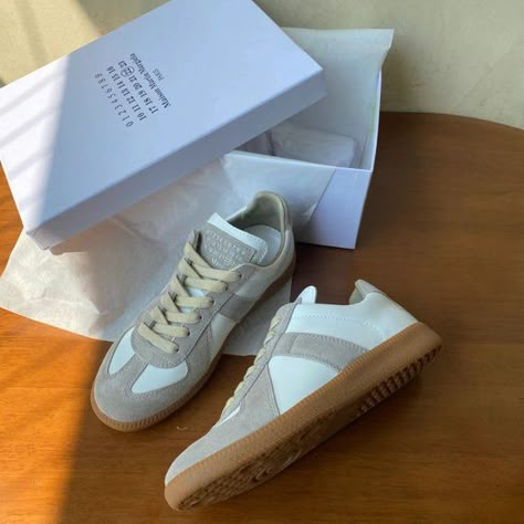 Mens Maison Margiela Sneakers Silver Margiela Gats, Sneakers Outfit Men, Margiela Sneakers, Margiela Replica, Margiela Shoes, Italy Style, Martin Margiela, Buy Buy, Sneakers Outfit