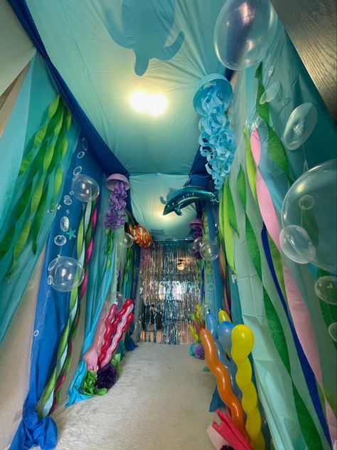 Underwater Theme Party Decorations Diy, Outside Under The Sea Birthday Party, Under The Sea Hallway Theme, Under The Sea Daycare Room, Ocean Hallway Decor School, Under The Sea Entryway, Hallway Birthday Decoration, Underwater Hallway Decorations, Beach Themed Hallway Decor School