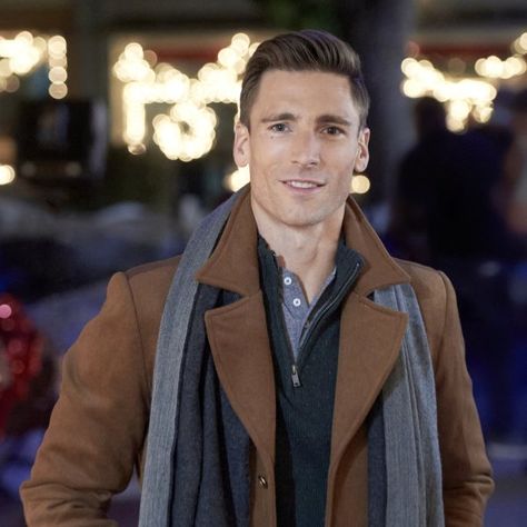 Andrew Walker as Nate on Christmas Tree Lane Movie Christmas Tree, Cassandra Troy, Hallmark Actors, Andrew Walker, Shirtless Actors, Empire Outfit, Alicia Witt, Brown Wool Coat, Hallmark Mysteries