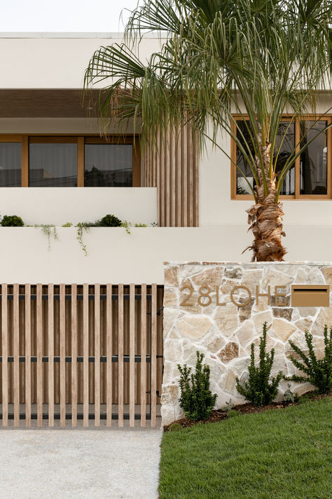 Modern Coastal Facade, Stone Fence Ideas, Palm Springs Exterior, Coastal Facade, External Wall Cladding, Stone Feature Wall, Coastal Exterior, Palm Springs House, Palm Springs Home