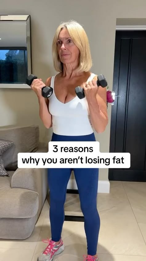 Use these 4 moves to slim down and lose inches on your waist. You can do these exercises at home in 10 minutes! #fitness #weightloss… | Instagram Full Body Strength Training Workout, Workout With No Equipment, Arm Workout Women, Basic Workout, Exercises At Home, Lose Inches, Daily Exercise Routines, Workout Without Gym, Abdominal Exercises