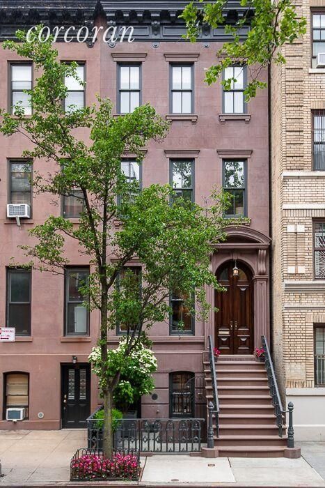 Brownstone Townhouse, Brownstone House, Halsey Street, Fort Greene Brooklyn, Brownstone Homes, West Village Townhouse, Ny Apartment, Clinton Hill, Brooklyn Brownstone