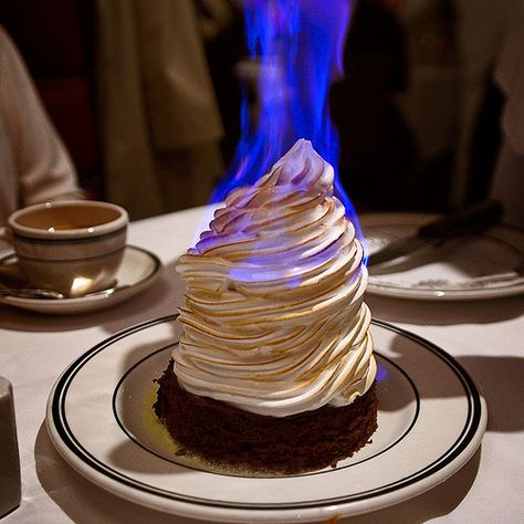 Who doesn't want to try and bake something that requires you to light it on fire? Fire Desserts, Flambe Desserts, Baked Alaska Recipe, Baked Alaska, Valentine Desserts, Green Fire, Dessert Dips, Fire And Ice, Decadent Desserts