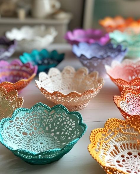 Lady dips a doily into cement – This DIY is seriously awesome Diy Dollies Ideas, Upcycle Crochet Doilies, Repurpose Doilies Upcycle, Doily Repurposed Ideas, Doily Decor Ideas, Vintage Doily Repurposed, Lace Doilies Repurposed, Old Doilies Ideas, What To Do With Doilies