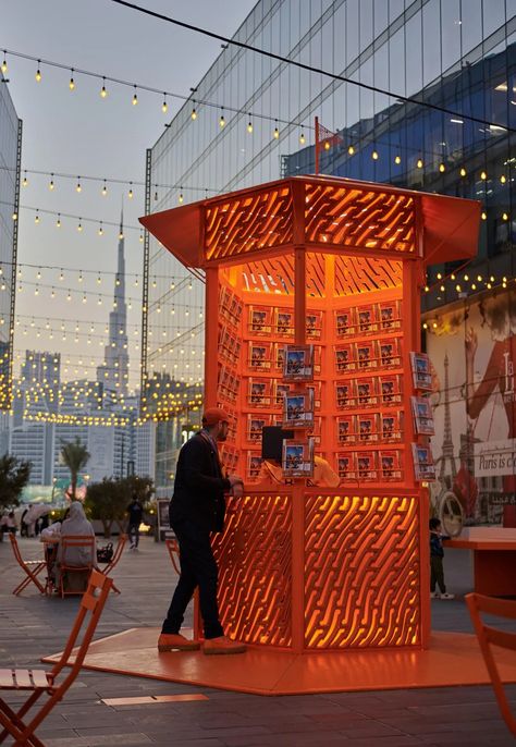 MEAN* wraps hermès pop-up in vivid 3D-printed tessellation Long French Fries, Middle East Architecture, Kiosk Branding, Dubai Design District, Roman Concrete, Brand Activation Ideas, Houses In Mexico, Dubai Design, Paris Architecture