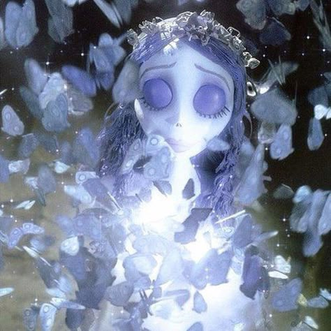 Imagen de corpse bride and tim burton Corps Bride, Tim Burton Aesthetic, Butterfly Transformation, Emily Corpse Bride, Tim Burton Corpse Bride, Kubo And The Two Strings, Tim Burton Characters, The Corpse Bride, Tim Burton Movies