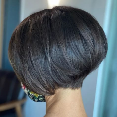 Short Bob Haircuts For Women Over 50, Inverted Stacked Bob Haircut, Stacked Bob Haircuts For Women Over 50, Short Stacked Bob Haircut Over 50, Shorthair Haircut, Short Stacked Bob Haircuts, Youthful Hairstyles, Hot Hairstyles, Pixie Bob Hairstyles