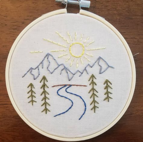 Surf Embroidery Designs, Mountain Embroidery, Diy Embroidery Shirt, Embroidery Stitches Beginner, Hand Embroidery Patterns Free, Chain Stitch Embroidery, Embroidery Diy, Hand Embroidery Projects, Cute Embroidery