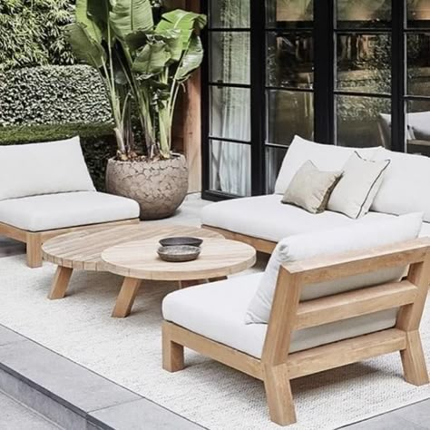 Lounge Patio Furniture, Exterior Furniture Design, Coastal Balcony Ideas, Outdoor Seating Design, Diy Outdoor Chair, Patio Furniture Design, Outside Patio Furniture, Outdoor Lounge Sofa, Kursi Outdoor