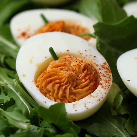 These Halloween pumpkin deviled eggs are cute and festive, and they'll be the talk of your Halloween party. They're creamy and tangy, with a chive stem to tie it all together. Pumpkin Deviled Eggs, Halloween Apps, Halloween Deviled Eggs, Halloween Appetizers Easy, Avocado Deviled Eggs, Appetizers Ideas, Spooky Food, Halloween Foods, Food For Party