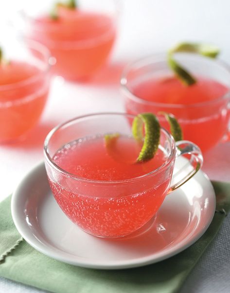 Our Cosmopolitan Punch recipe is a classy and super easy to make beverage. Thi recipe makes about 14 cups in only 10 minutes. Cosmo Cocktail, Vodka Punch, Frozen Limeade, Holiday Cocktail Party, Punch Recipe, Party Punch, Perfect Cocktails, Punch Recipes, Fruit Drinks