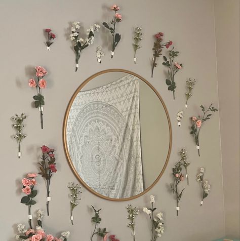 Spring Room Decor Aesthetic, Flower Vines Bedroom, Flower Bedroom Ideas, Wall Decor Layout, Flower Bedroom Aesthetic, Spring Room Aesthetic, Floral Dorm Room, Floral Room Aesthetic, Bedroom Flower Wall