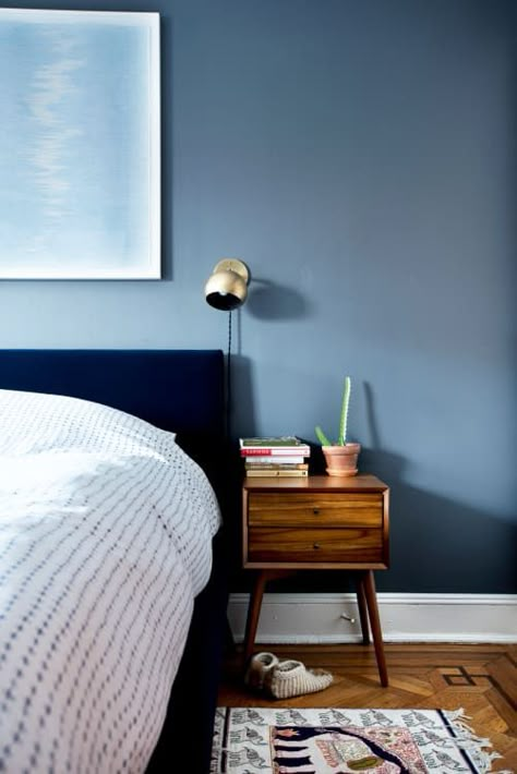 Blue Bedroom Design Ideas - Beautiful Blue Bedrooms | Apartment Therapy Blue Bedroom Ideas For Couples, Bedroom Decor For Boys, Blue Bedroom Decor Ideas, Small Bedroom Colours, Bedroom Ideas Blue, Bedroom Decor Blue, Bedroom Decor For Men, Best Bedroom Paint Colors, Bedroom Design Diy