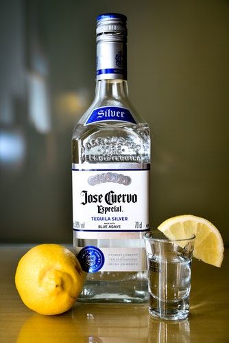 closeup photo of sealed Jose Cuervo tequila silver bottle Healthy Alcohol, Espolon Tequila, Best Tequila, Kids Dishes, Beer Store, Tequila Bottles, Alcohol Bottles, Tequila Cocktails, Good Foods To Eat