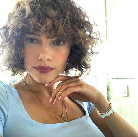 Wavy Highlights, Curly Bob Haircut, Bob Haircut Curly, French Bob, Curly Hair Photos, Curly Bangs, Haircut Inspiration, Beautiful Curls, Curly Hair With Bangs