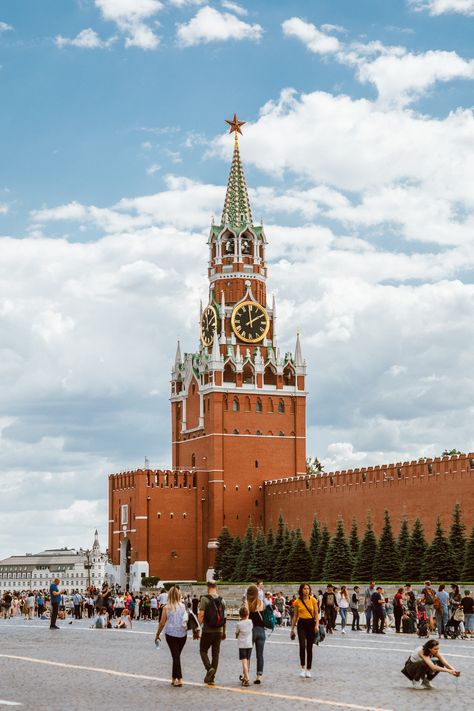 Russia Red Square, Moscow Photography, Russia Culture, Red Square Moscow, Moscow Red Square, Moscow Travel, Moscow Fashion, Architectural Buildings, Moscow Kremlin