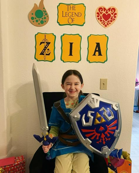 Breath Of The Wild Decorations, Princess Zelda Birthday Party, Breath Of The Wild Party Ideas, Zelda Party Invitations, Zelda Botw Birthday Party, Zelda Themed Birthday Party, Legend Of Zelda Party Ideas, Link Birthday Party Zelda, Zelda Party Food