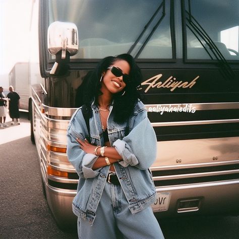 90s Outfits Aaliyah, Rnb Style Woman, Aaliyah Inspired Outfits 90s, 90 Rnb Aesthetic, Aaliyah Inspired Photoshoot, Aaliyah 90s Outfit, 2000s Rihanna Outfits, Atl Movie Outfits, 90s Fine Black Women Outfits