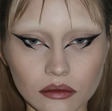 Interesting Eyeliner, Matrix Makeup, Acab Tattoo, Funky Makeup, Drag Make-up, Punk Makeup, Alt Makeup, Graphic Makeup, Rave Makeup