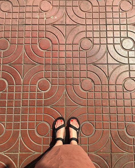 Laura Preston (@vacilandoquilting) • Instagram photos and videos Spanish Terracotta, Terracotta Tile, Decorative Stitching, Floor Patterns, Tile Patterns, Tile Design, Quilt Inspiration, Preston, Design Inspo