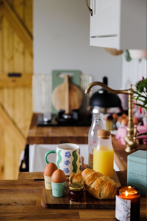 Simple breakfast set up #breakfast #breakfastideas #airbnb #airbnbexperience #airbnbguide #croissants #tea #eggs #morningmotivation #morningvibes #morning #astheticfeed Breakfast Lifestyle Photography, Air Bnb Photoshoot Ideas, Air Bnb Photography, Airbnb Photography Ideas, Airbnb Pictures, Airbnb Photoshoot Ideas, Bed And Breakfast Aesthetic, Airbnb Staging, Airbnb Photoshoot