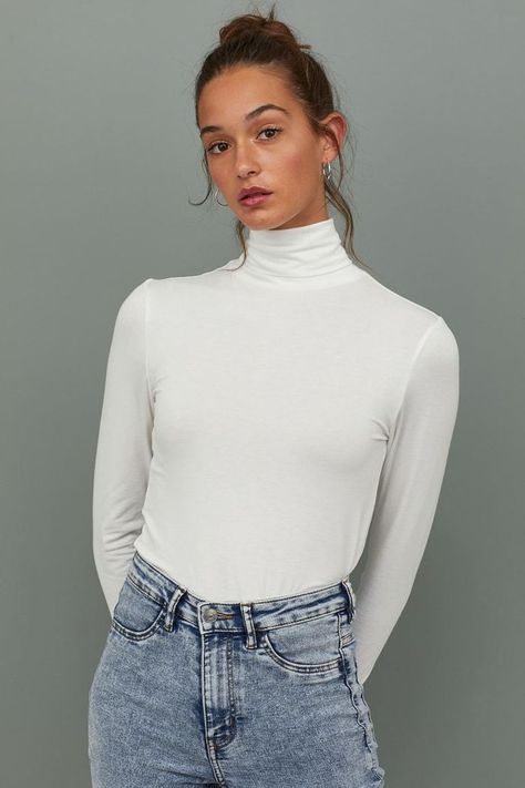 Bleach Tie Dye, White Turtleneck, Uniform Fashion, Turtleneck Top, Black Turtleneck, Nyc Fashion, Turtle Neck Top, High Waisted Denim, Fashion Sewing