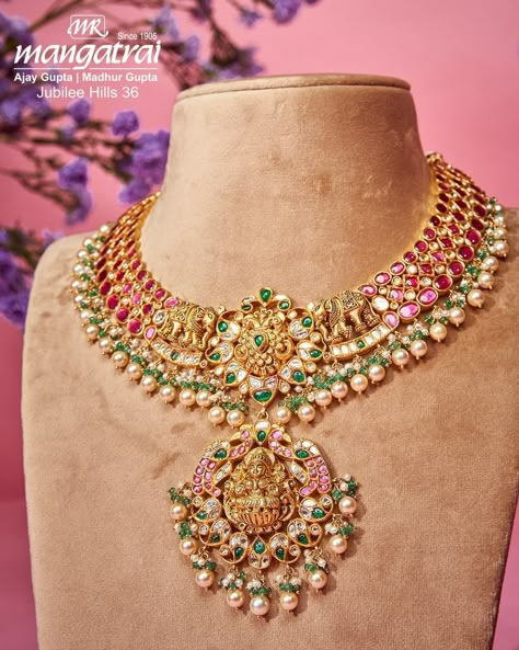 Mangatrai on Instagram: “Diwali Edition Mangatrai 36 Jubilee Hills @mangatrai36jubileehills X The Label Bazaar @labelbazaar Wedding and festive season are the…” Mangatrai Jewellery, Kundan Jewellery Set Simple, Mangatrai Neeraj Jewellery, Fashion Jewelry Necklaces Gold, Antique Necklaces Design, Earrings With Pearls, Indian Bridal Jewelry Sets, Bridal Jewelry Vintage, Bridal Jewellery Design