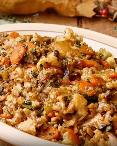 Love stuffing, but don't always love how it leaves you feeling after? This low-carb cauliflower stuffing is perfect for any vegetarian, or anyone living a low-carb lifestyle! Keto Stuffing Thanksgiving Low Carb, Cauliflower Stuffing, Low Carb Stuffing, Keto Stuffing, Cooktop Cove, Vegetarian Stuffing, Con Carne Recipe, Stuffing Ingredients, Low Carb Low Fat Recipes