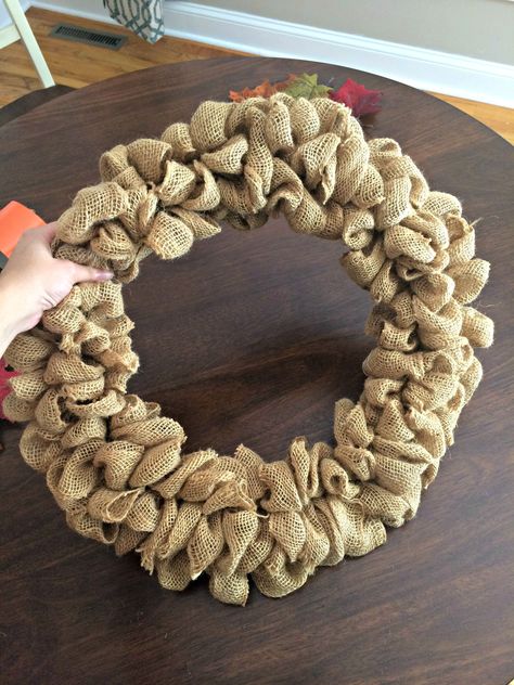 This rustic fall burlap bubble wreath is simple, beautiful, easy to make, and… Burlap Fall Wreath, Burlap Bubble Wreath, Bubble Wreath, Easy Burlap Wreath, Making A Wreath, Patriotic Burlap Wreath, Burlap Ribbon Wreaths, Tree Napkin, Burlap Wreath Tutorial