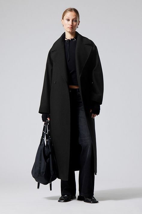 Kia Oversized Wool Blend Coat - Black - Weekday WW Wool Coat Outfits, Black Wool Coat Women, Wool Coat Outfit, Black Duster, Oversized Wool Coat, Swedish Street Style, Black Wool Coat, Wool Coat Women, Oversized Coat