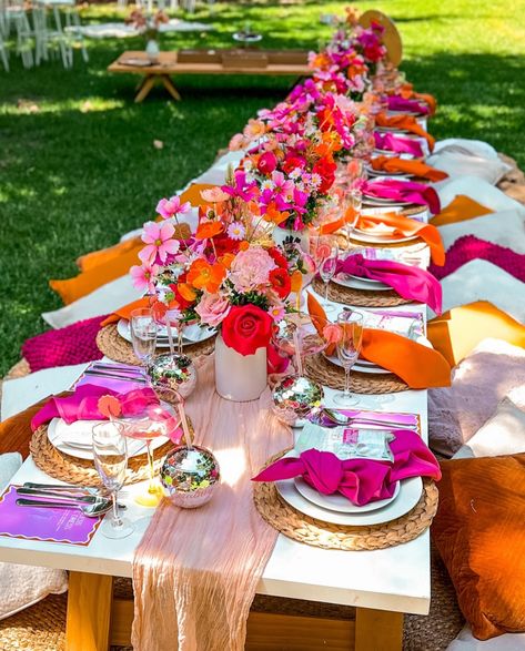 Colorful Picnic, Idee Babyshower, 21 Diner, Orange Party, Wedding Table Setting, Boda Mexicana, Summer Garden Party, Picnic Wedding, Outdoor Dinner