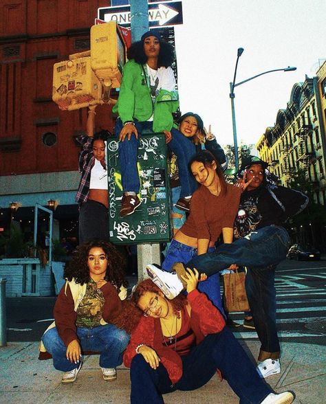 Street Dancers, Mode Hip Hop, A Group Of People, Black Photography, Photoshoot Concept, Group Of People, Friend Poses, Friend Photoshoot, Pose Reference Photo