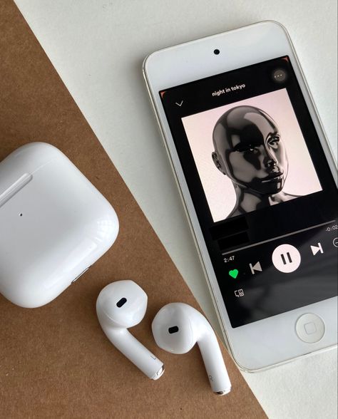 Earphones Aesthetic, White Earbuds, Airpods Aesthetic, Headphone Aesthetic, Aesthetic Airpods, Airpods Headphones, Samsung Galaxy Buds Pro, Headphones Apple, Airpod Pro Case