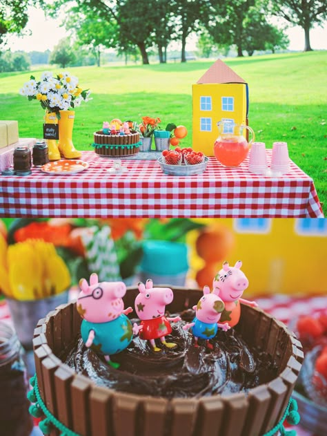 Peppa Pig Birthday Party Props, Peppa Pig Birthday Decor, Peppa Pig Birthday Party For Boys, Pepa Pig Birthday Decoration, Peppa Pig Birthday Cakes, Peppa Pig Party Food, Peppa Pig 3rd Birthday Party, George Pig Birthday Party, Pig Birthday Theme