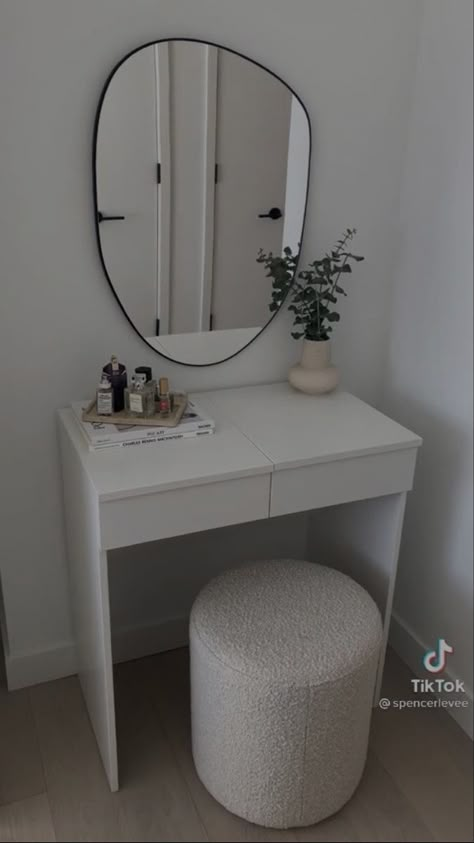 Corner Desk Ideas, Small Makeup Vanity, Diy Corner Desk, Makeup Vanity Desk, White Room Decor, Beauty Room Decor, Redecorate Bedroom, Minimalist Room, Small Makeup