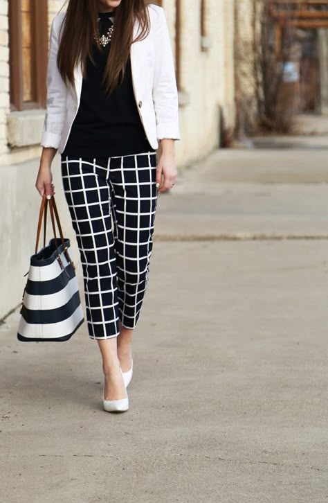 windowpane. Mac Please Me, Beginning Of Fall, Look Office, Bag Michael Kors, Dressy Pants, Window Pane, White Heels, Casual Work Outfits, In The Beginning