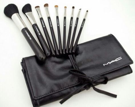 * Mac Makeup Brushes Set, Zuca Bag, Mac Makeup Brushes, Application Ideas, Mac Brushes, Mac Make Up, Mac Blush, Mac Powder, Beauty Day