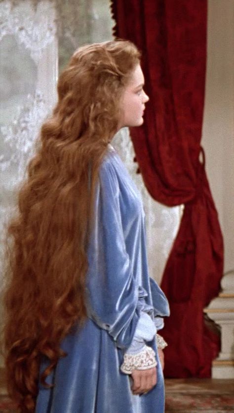 Barbie Princess And The Pauper, Princess And The Pauper, Rapunzel Hair, Long Hair Pictures, Romy Schneider, Princess Hairstyles, Barbie Princess, Super Long Hair, Very Long Hair