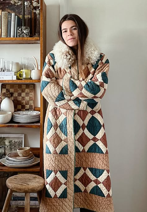 Quilt Trench Coat, Quilted Duster Coat, Wool Blanket Coat Pattern, Quilt Coat Outfit, Quilted Coats For Women, 2024 Coat Trends, Duster Coat Pattern, Quilted Housecoat, Quilted Coat Outfit